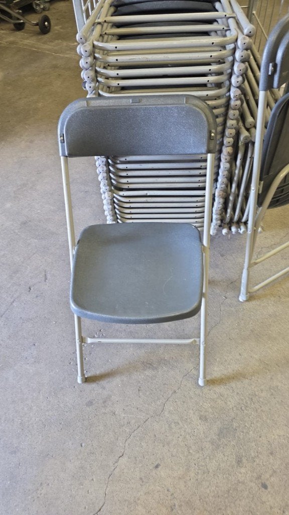 Te koop Klapstoelen zwart / grijs stapelstoel meerdere stuks, Ophalen, Gebruikt, Overige