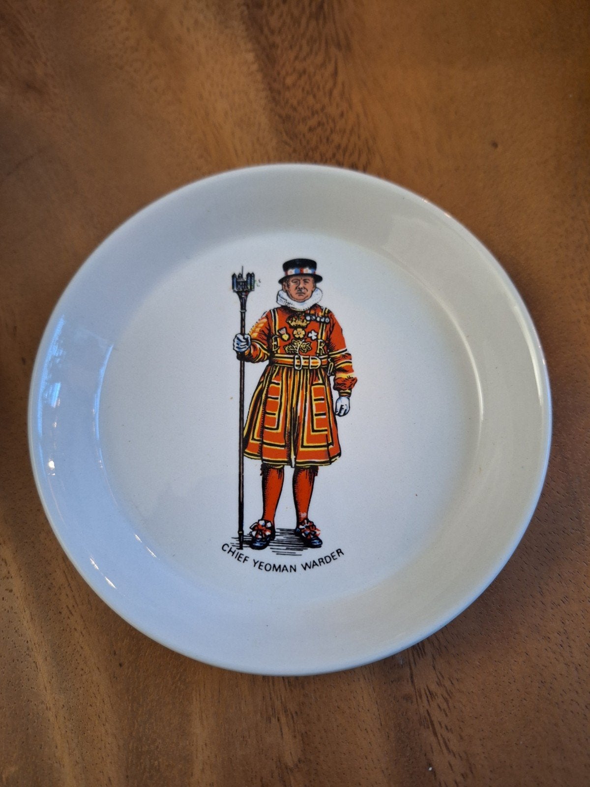 Schaaltje Londen - Chief Yeoman Warder Tower of London, Huis en Inrichting, Keuken | Servies, Ophalen of Verzenden, Overige stijlen