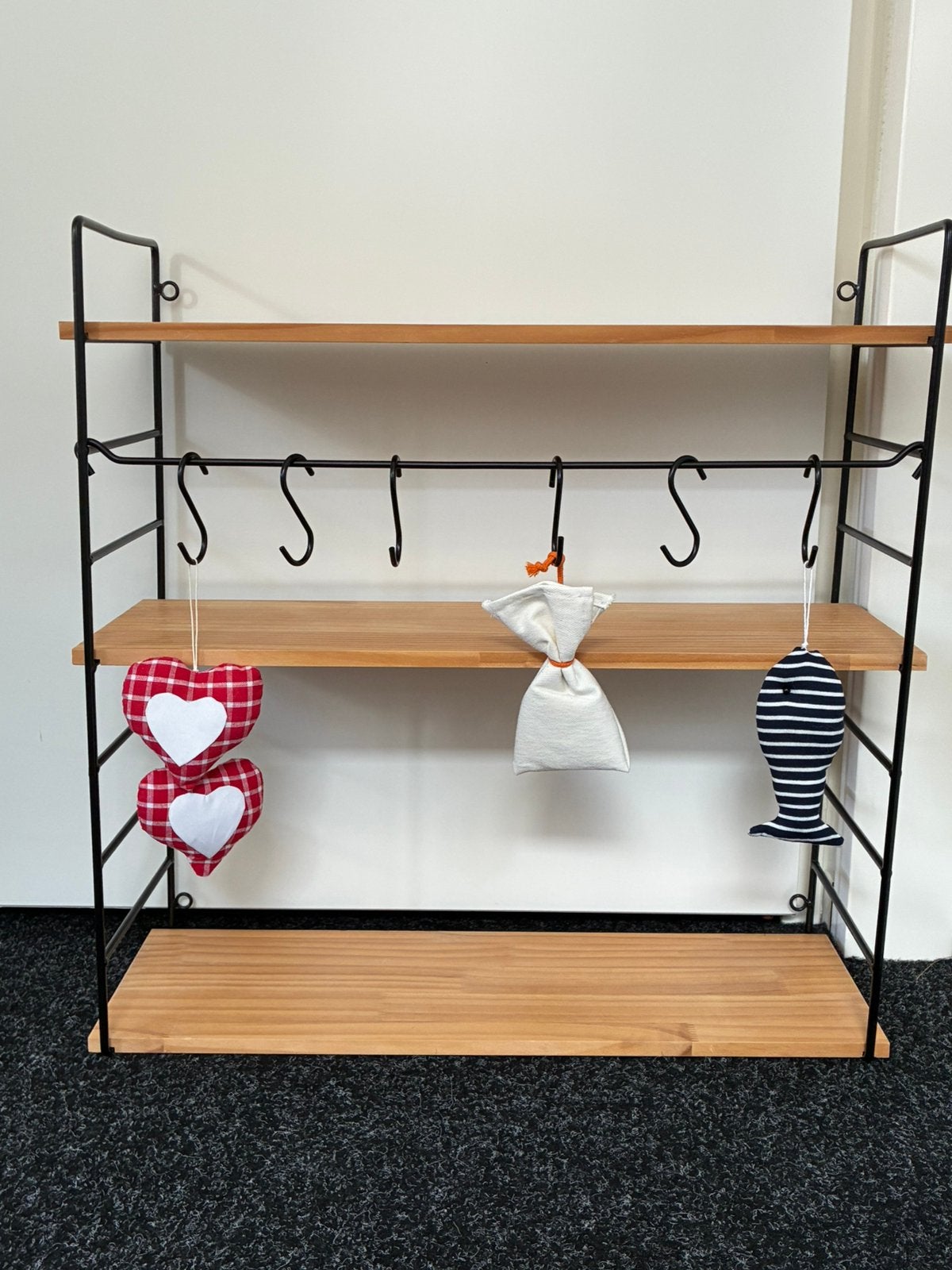 TE KOOP ZGAN WANDREKJE MET PLANKEN !, Huis en Inrichting, Ophalen, Zo goed als nieuw
