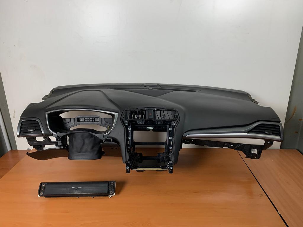 ford mondeo V 2015+ dashboard met airbag DS73F04290A, Gebruikt, -, -, Ophalen of Verzenden