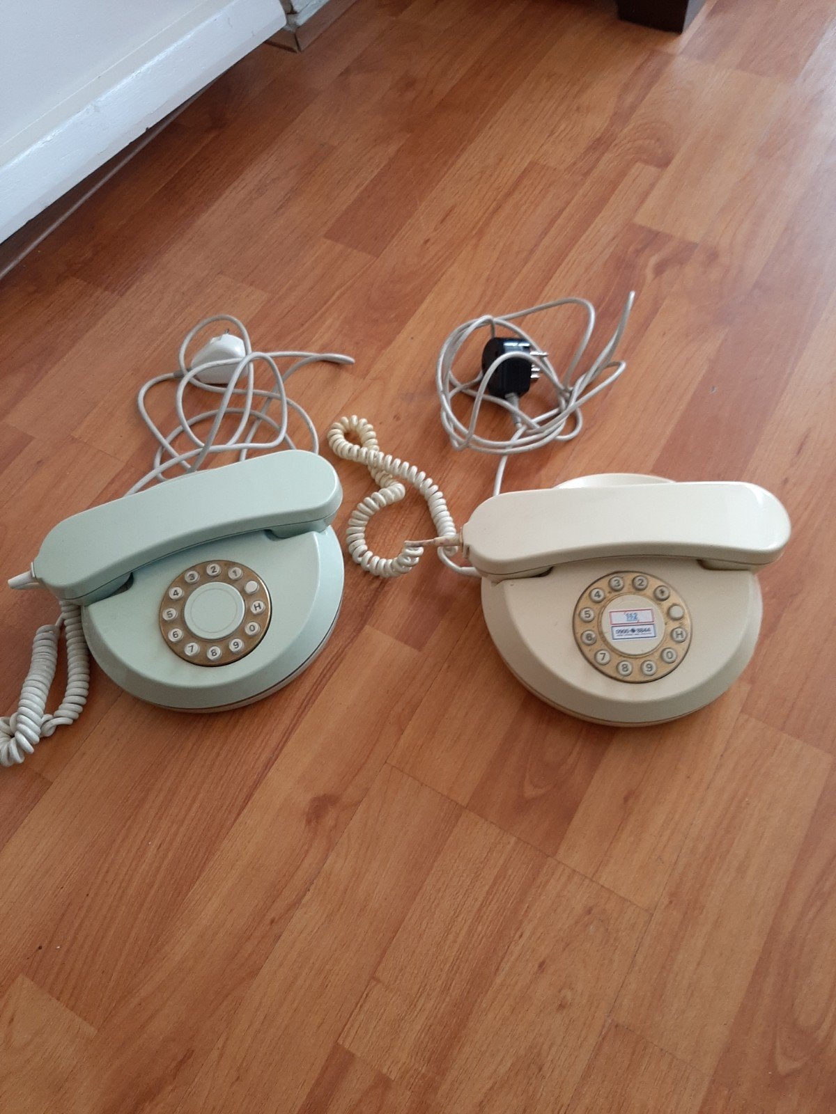Nostalgisch druktoets telefoons, Ophalen