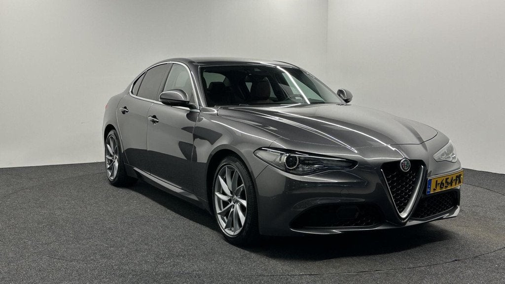 Alfa Romeo Giulia 2.0T Super LEER NAVI CRUISE CAMERA 77000 K, Auto's, Automaat, 745 kg, Achterwielaandrijving, Euro 6