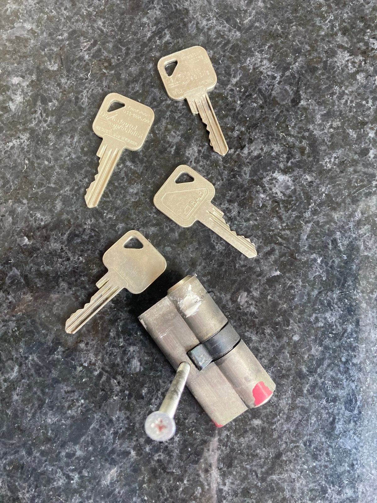 Te koop cilinderslot met 4 sleutels, Ophalen of Verzenden, Gebruikt, IJzer, Slot