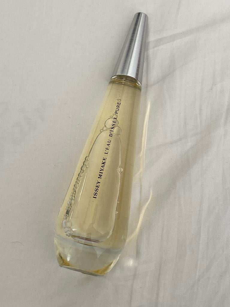 Issey Miyake L'Eau d'Issey Pure Eau de Parfum 90ml, Verzamelen, Parfumverzamelingen, Zo goed als nieuw, Parfumfles, Gevuld, Ophalen of Verzenden