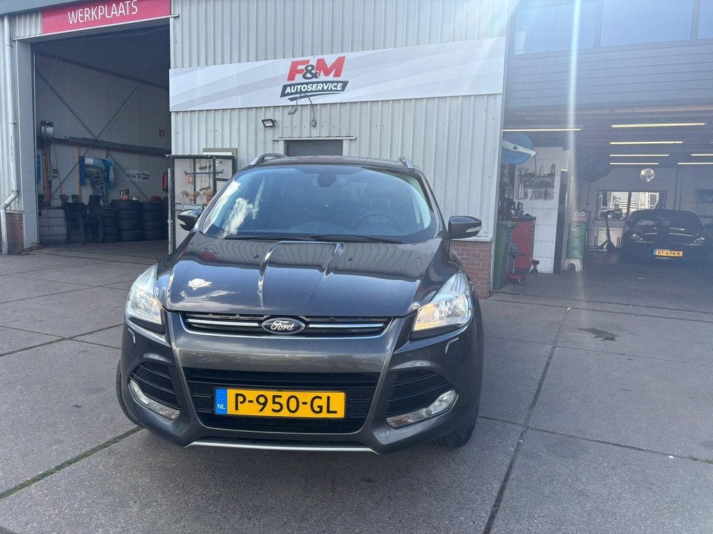 Ford Kuga 1.5 Titanium Clima, cruise, pdc achter, trekhaak,, Auto's, Ford, 4 cilinders, Leder en Stof, Bedrijf, Handgeschakeld