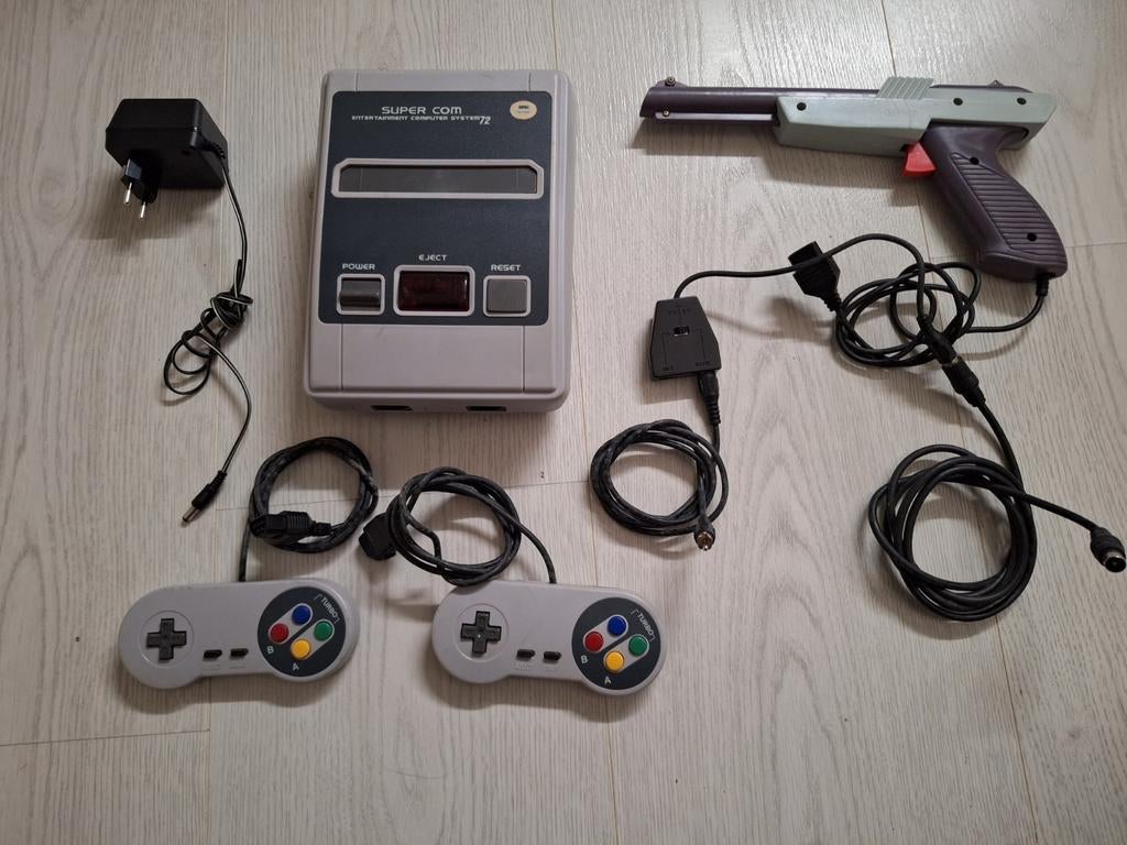 Super Com Entertainment Computer System 72 retro gaming, Ophalen, Gebruikt, Met 2 controllers
