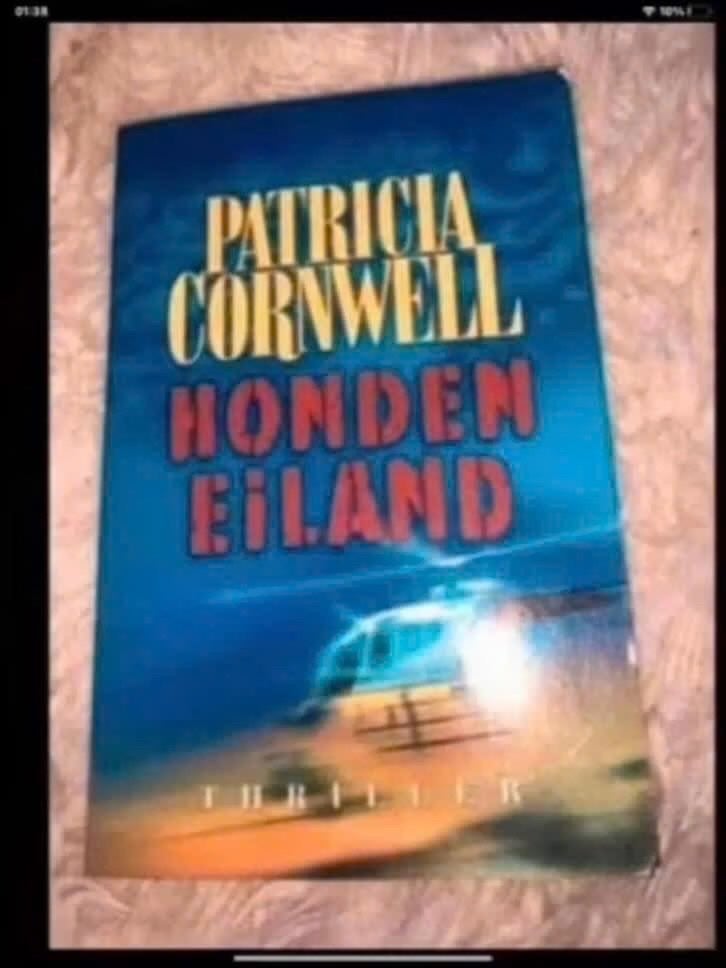 Honden Eiland - Patricia Cornwell (Thriller), Boeken, Reisverhalen, Ophalen of Verzenden, Gelezen, Patricia Cornwell, Europa