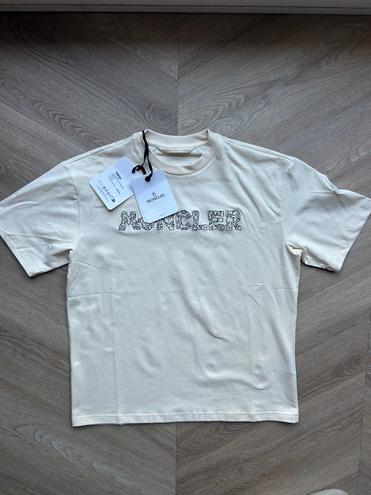 Moncler t-shirt maat L, Ophalen of Verzenden, Zo goed als nieuw, Maat 52/54 (L), Beige
