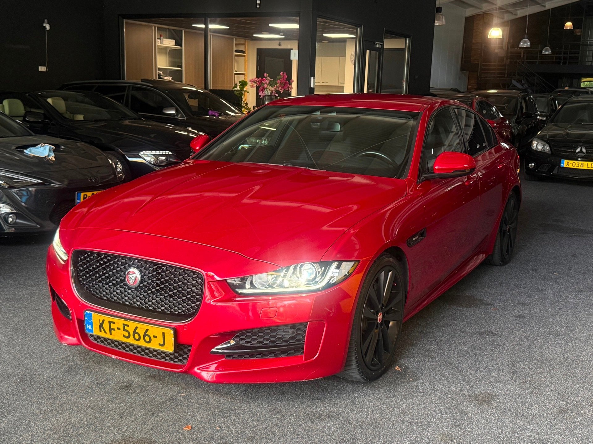 Jaguar XE 2.0 D Portfolio XENON/MERIDIAN/CAMERA/NAVI/LMVELGE, Auto's, Automaat, Dealer onderhouden, Achterwielaandrijving, 4 cilinders