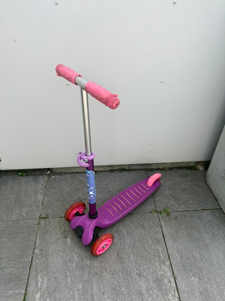 Roze -paarse kinderstep, Fietsen en Brommers, Steps, Ophalen, Gebruikt, Gewone step