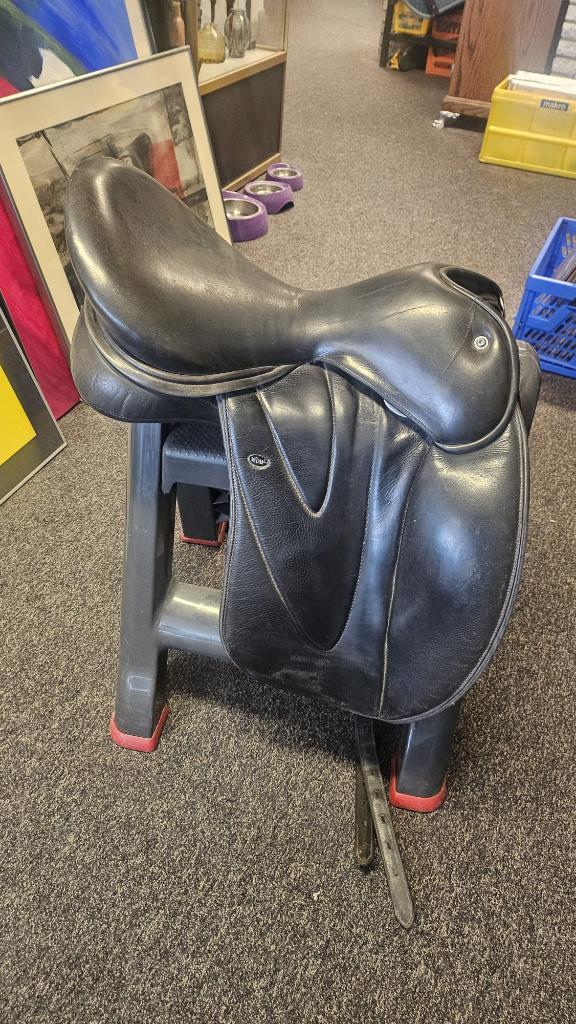WOW zadel maat 2 (18"), zwart, Dieren en Toebehoren, Paarden en Pony's | Zadels, Ophalen of Verzenden, Gebruikt, Dressuur