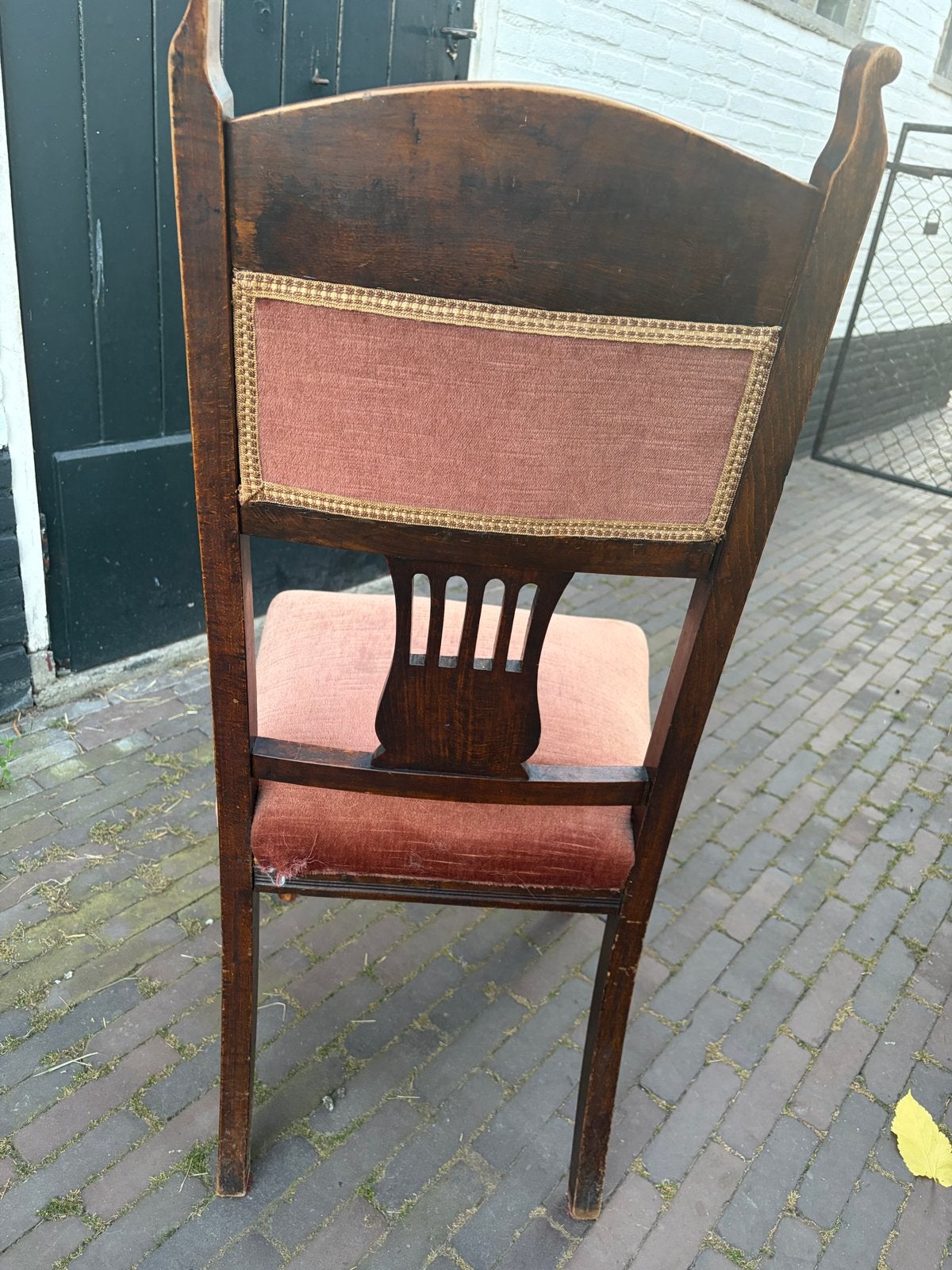 Antieke houten stoelen met roze bekleding (set van 2), Ophalen
