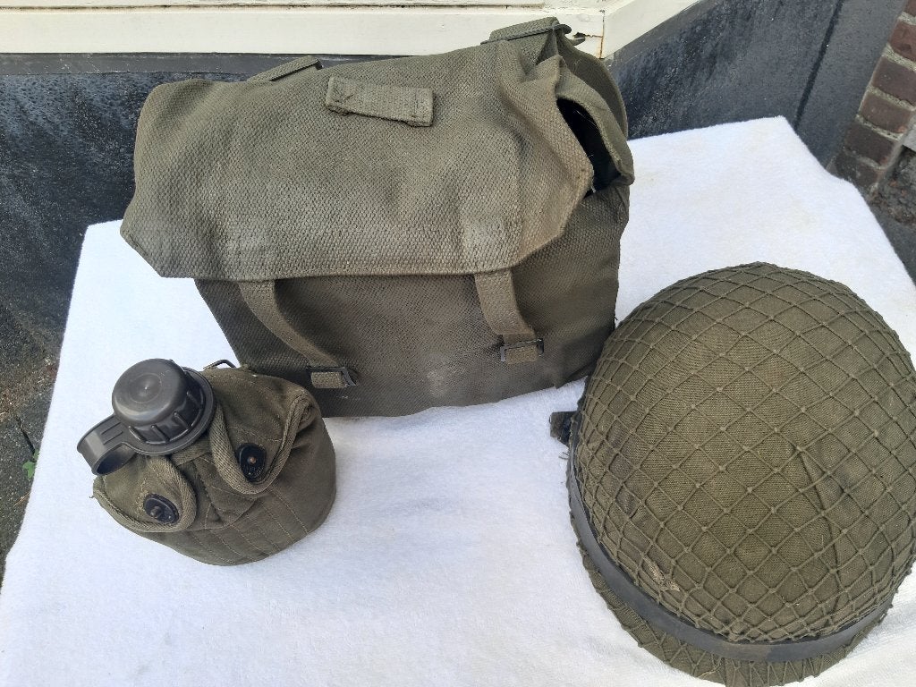Ransel, handboek opvouwbare pioniersschep, messtins, schop, Ophalen, Landmacht, Nederland, Helm of Baret