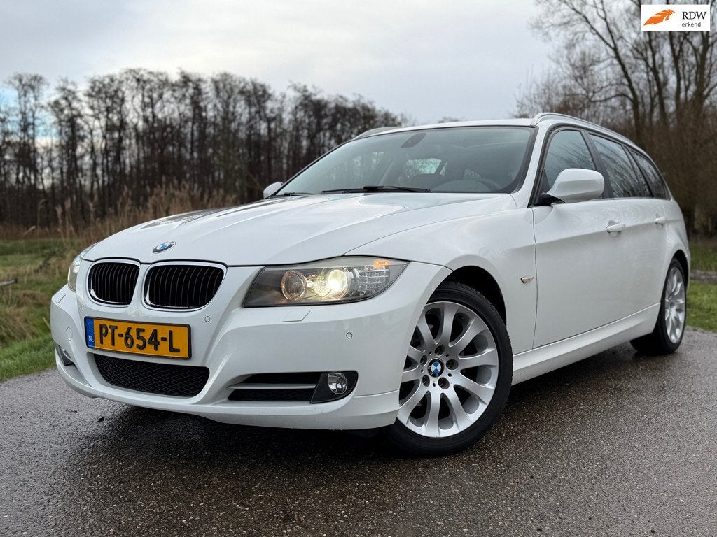 BMW 3-serie Touring 318i High Executive / Automaat / Panoram, Automaat, Euro 5, Zwart, 1435 kg