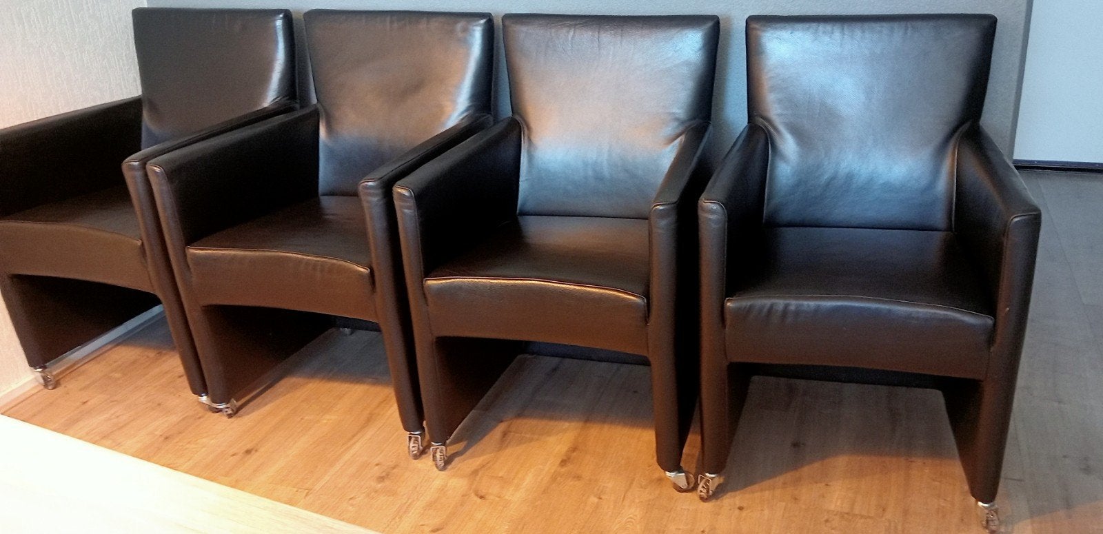 Eetkamer stoelen met armleuning, Huis en Inrichting, Stoelen, Zwart, Leer, Ophalen of Verzenden, Zo goed als nieuw