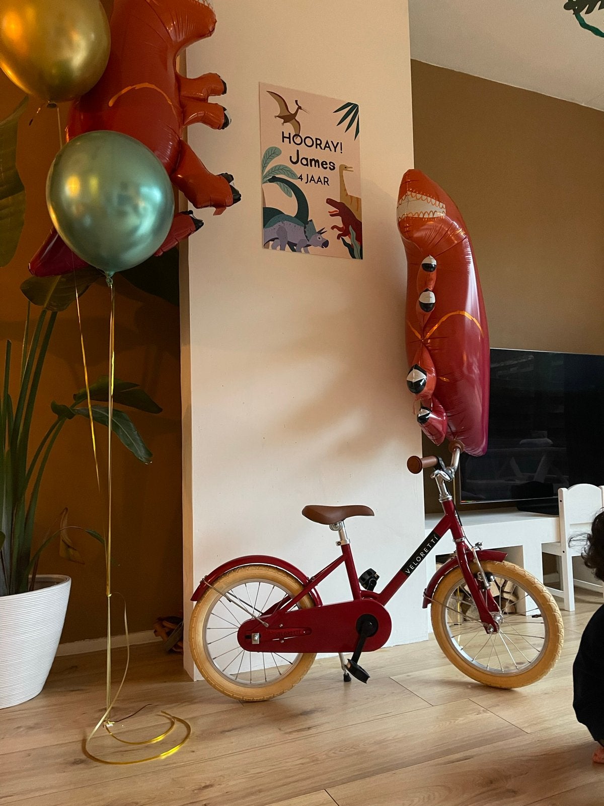Veloretti kinderfietsje incl veloretti helm, Ophalen, Zo goed als nieuw, Minder dan 16 inch