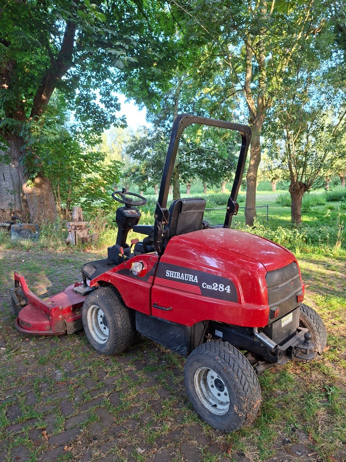 Shibaura frontmaaier hydrostatische aandrijving CM 284, Ophalen