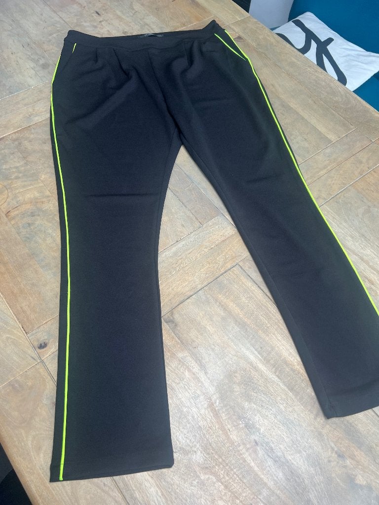 Nieuwe zwarte broek Rebelz mt l, Zwart, Maat 42/44 (L), Nieuw, Ophalen of Verzenden