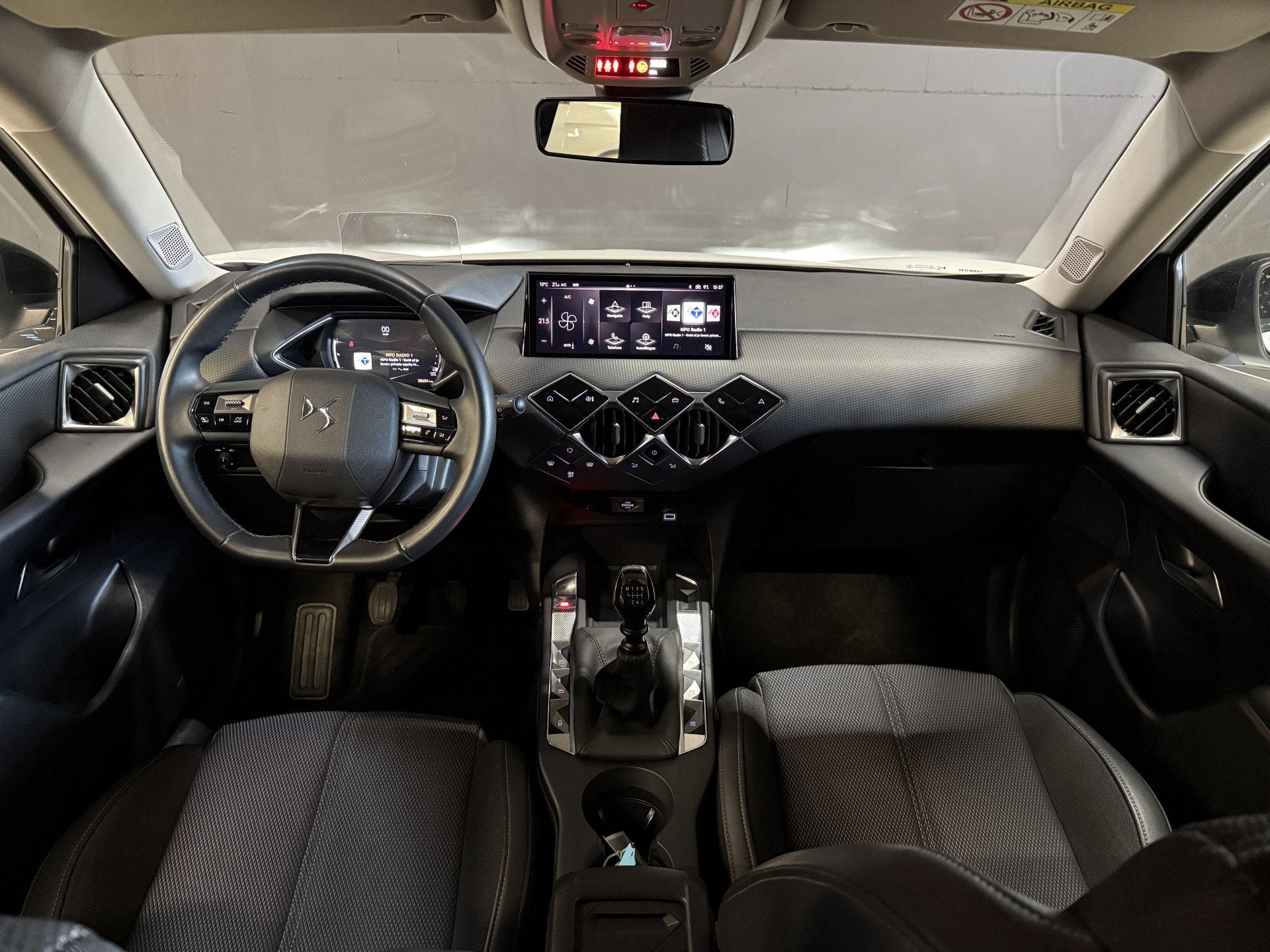 DS DS 3 1.2 100PK Bastille | DAB+ | Apple Carplay | Head UP, Auto's, Voorwielaandrijving, 101 pk, Gebruikt, Origineel Nederlands