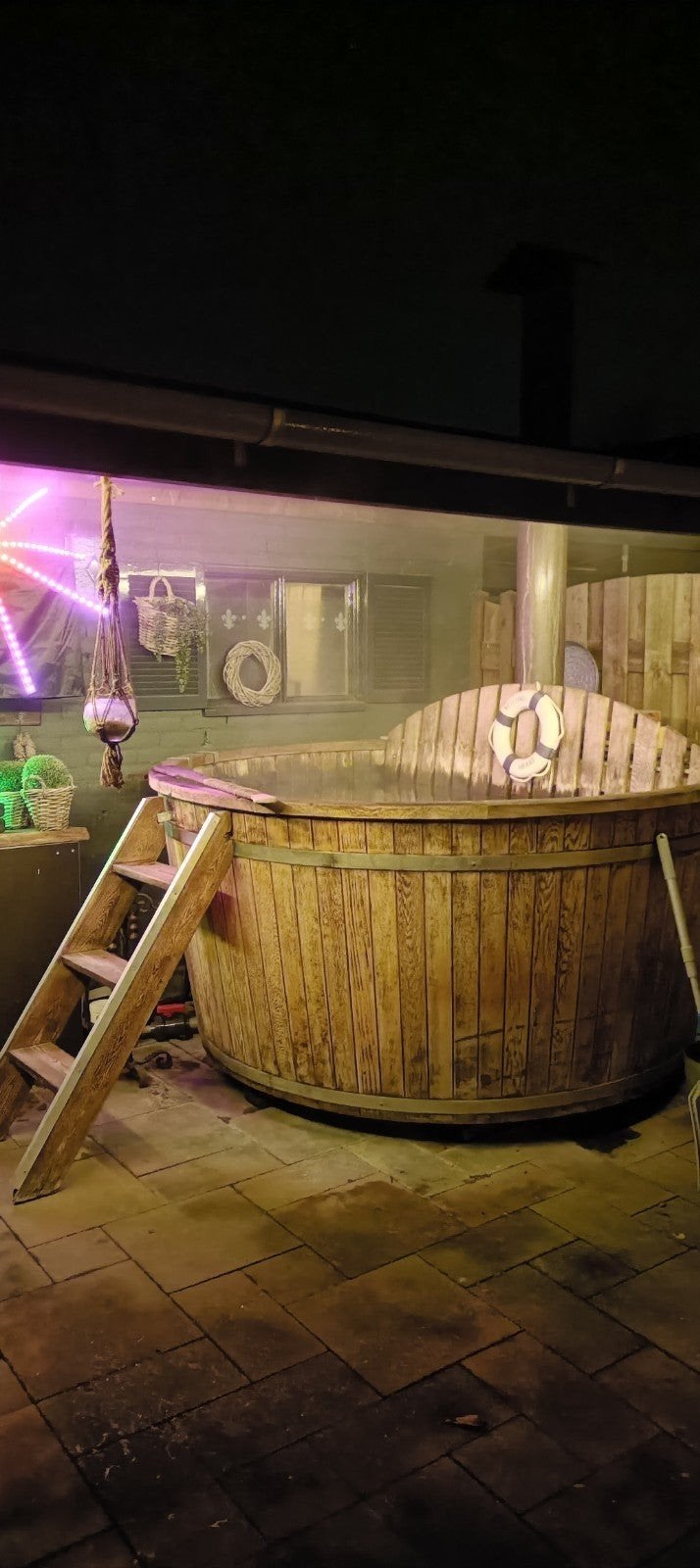 Houten Hottub met trap en kachel, Ophalen, Gebruikt, Trap, Vast