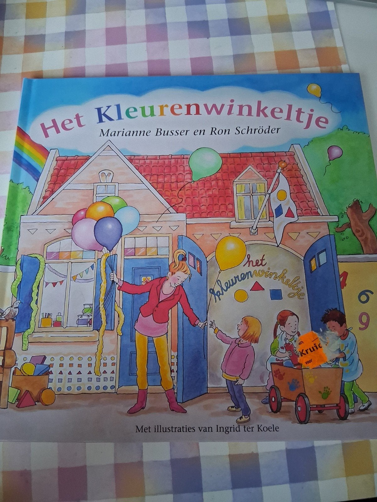 boek marianne busser en ron schroder - het kleurenwinkeltje, Ophalen of Verzenden, Zo goed als nieuw, Fictie algemeen