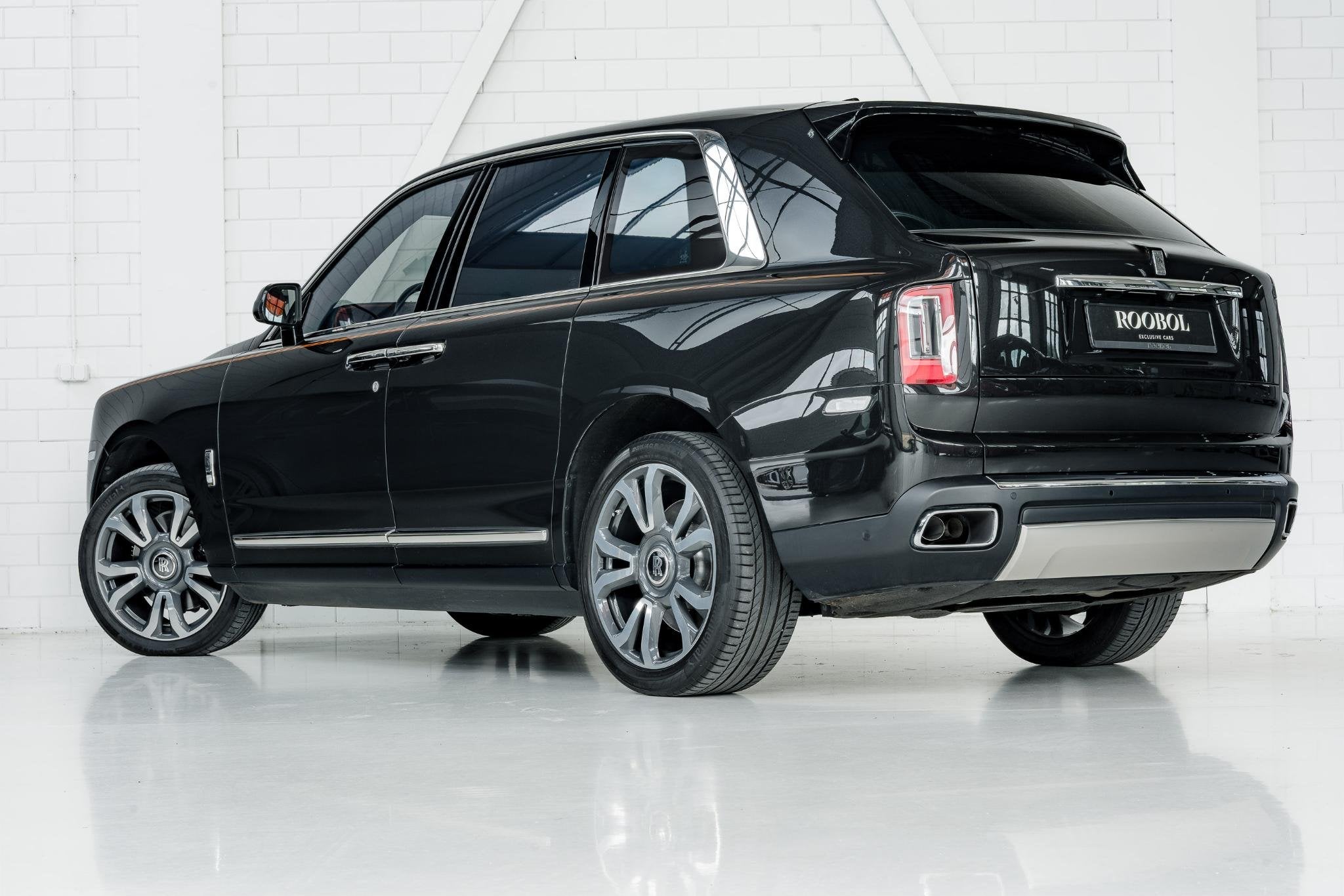 Rolls-Royce Cullinan | Bespoke | 4 Seats | Glass Partition |, Auto's, Stof, Gebruikt, Euro 6, 12 cilinders