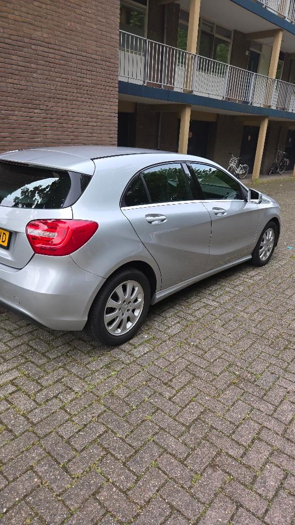 Mercedes-Benz A-Klasse A180 1.6 Blue Efficiency 2012 Grijs, Voorwielaandrijving, 4 cilinders, Leder en Stof, 122 pk