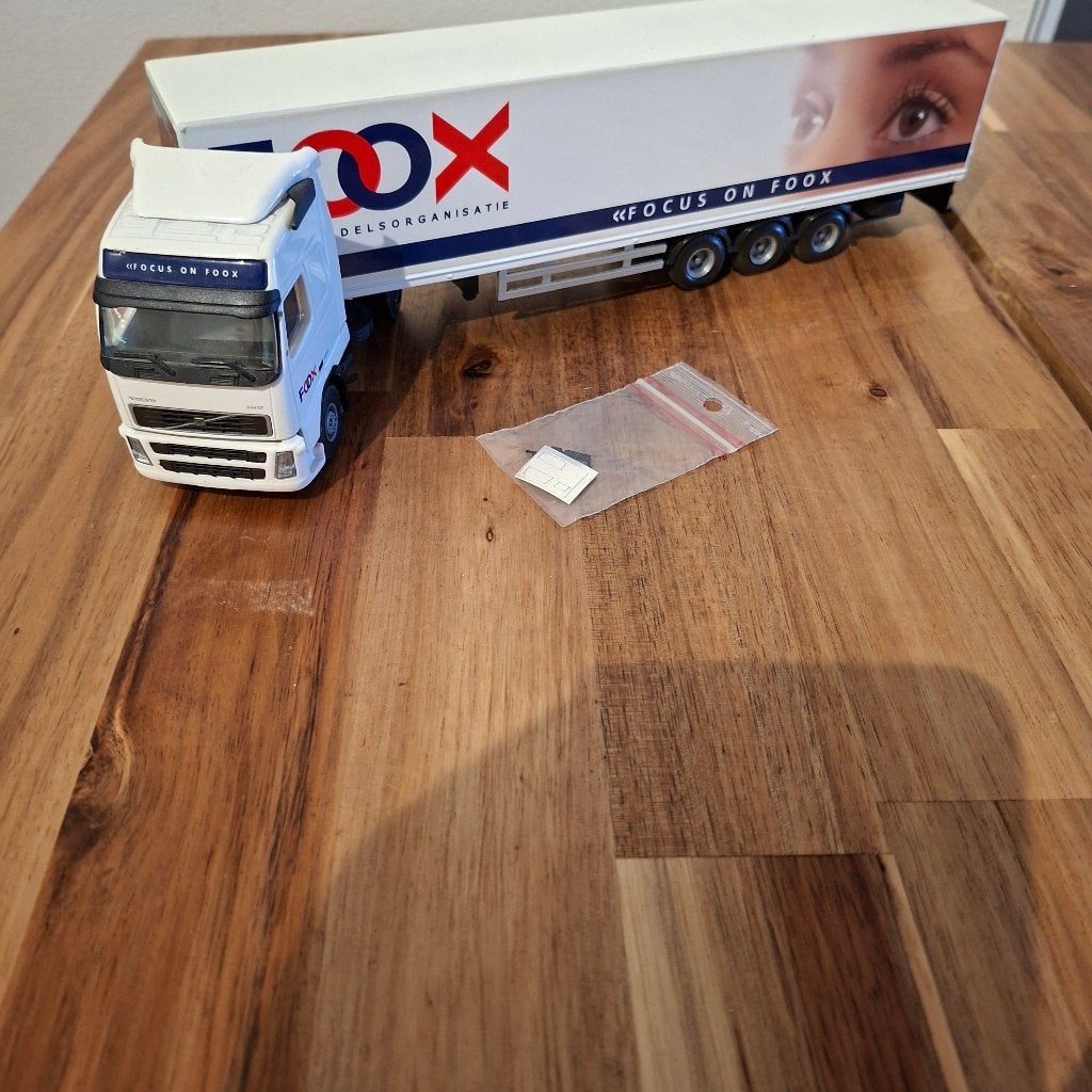 Volvo FH12 Foox vrachtwagen met trailer .Div VOLVO,S +TR., Verzenden, Zo goed als nieuw, Bus of Vrachtwagen, Lion Toys