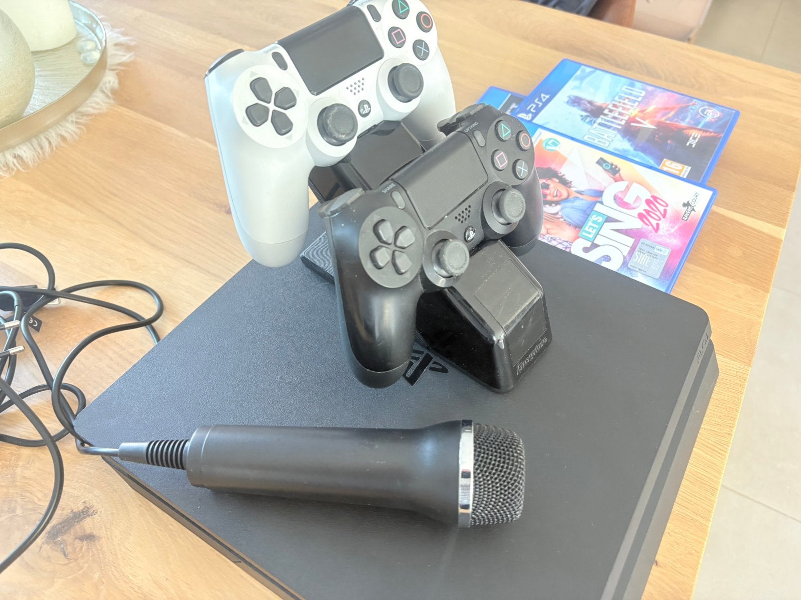 Te koop PS 4 Slim 1TB + 2 org, dualshock, microfoon, spellen, 1 speler, Racen en Vliegen, Ophalen of Verzenden, Zo goed als nieuw