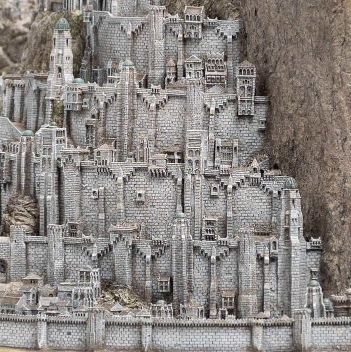 Weta Lord of the Rings Statue Minas Tirith Environment, West Campus 1 76863 Herxheim (DE), Heo GmbH, Nieuw, Heo@info.com