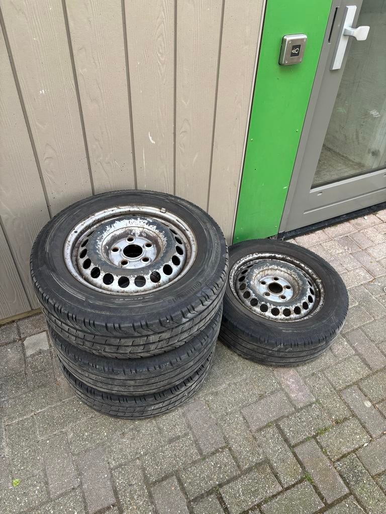 Continental banden en stalen velgen vw t5 volkswagen, Auto-onderdelen, Ophalen, Gebruikt, 15 inch, Banden en Velgen