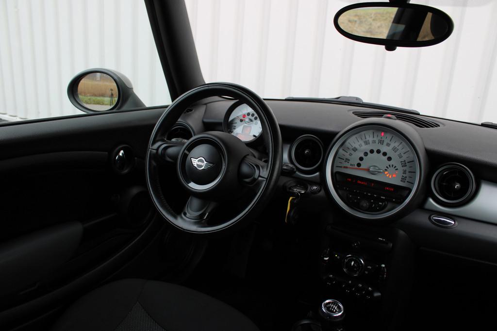 MINI Mini 1.6 One Red Hot | Airco | Sport stand | Radio | El, Auto's, Euro 5, Stof, Zwart, 4 stoelen