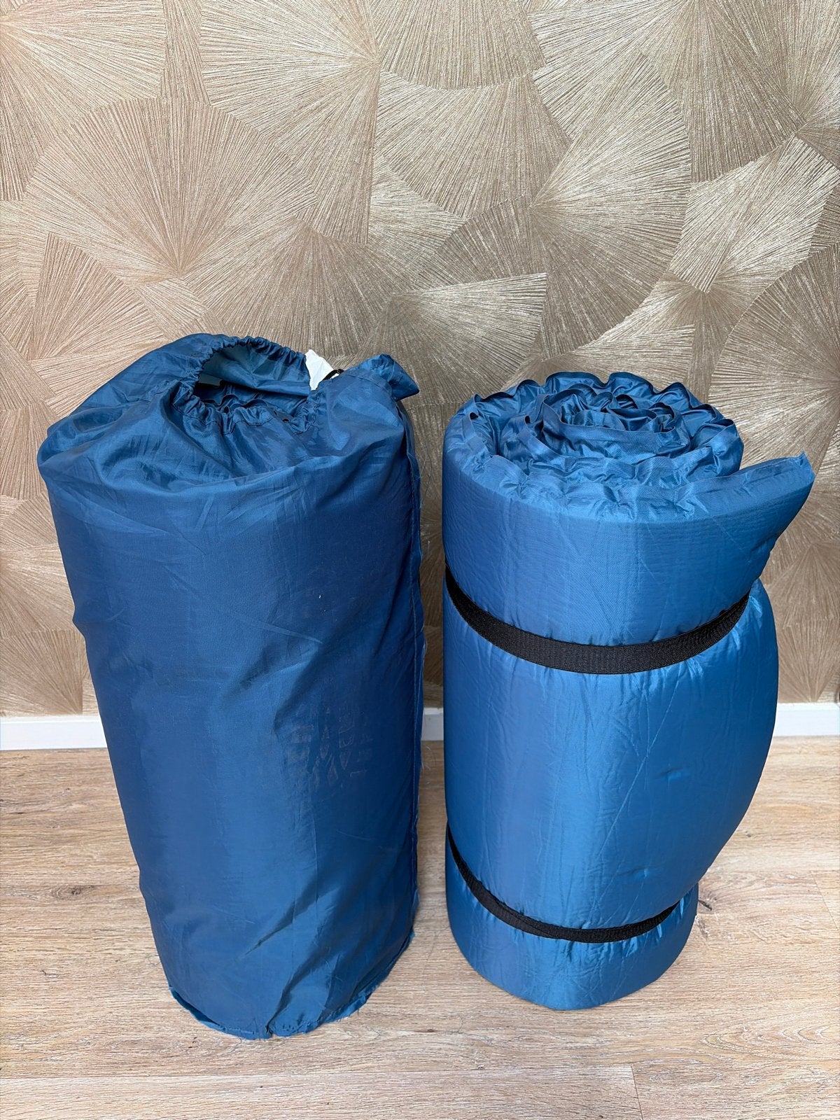 2x Blauwe slaapmatjes - Ideaal voor kamperen, Ophalen, Gebruikt
