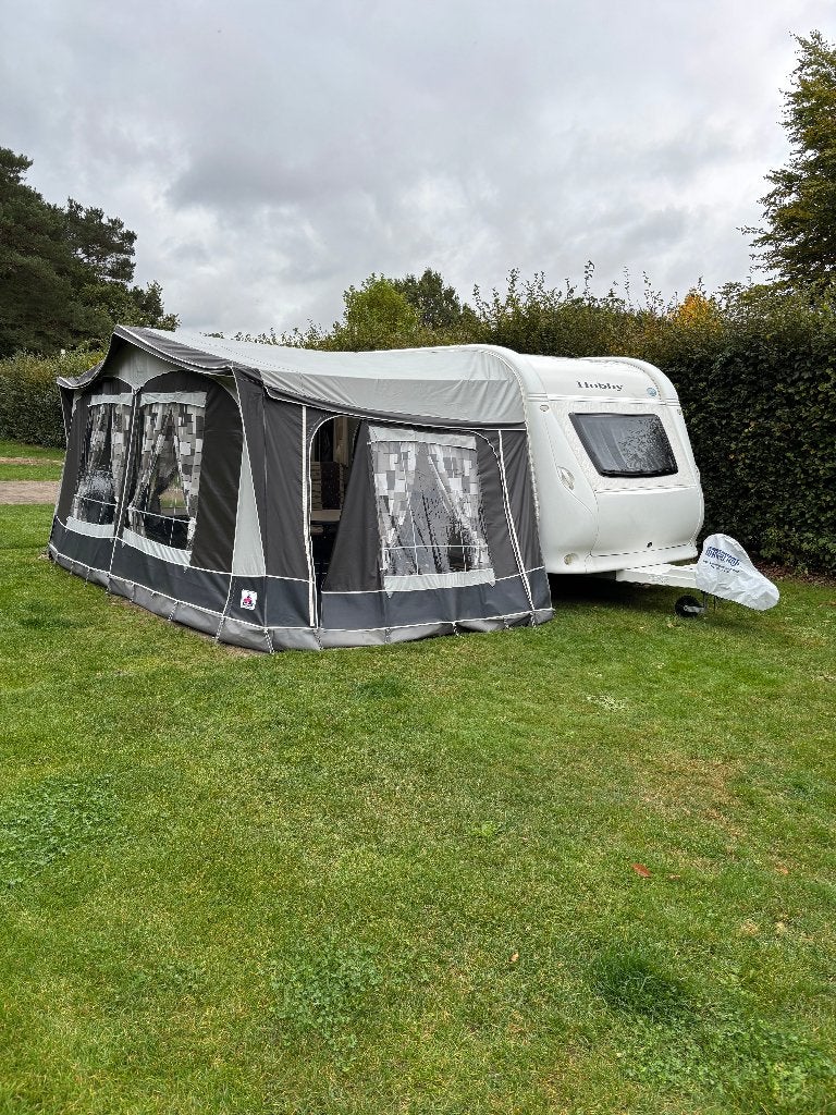Hobby 440 SF de Luxe-Mover-Dorema voortent+luifel, Caravans en Kamperen, Hobby, Dwarsbed, Treinzit, Particulier