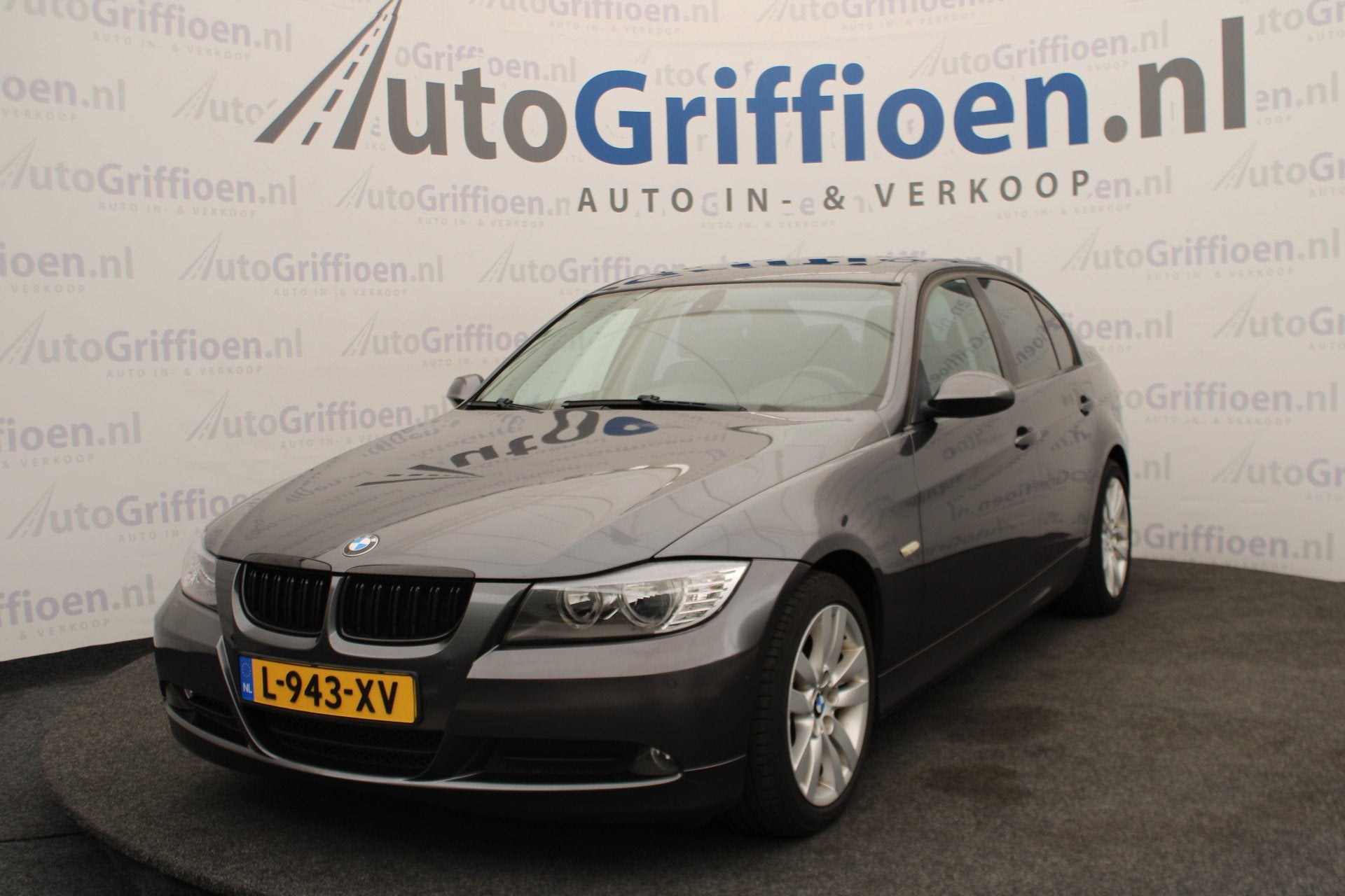 BMW 3 Serie 318i zeer nette automaat met schuifdak met nieuw, Automaat, Achterwielaandrijving, Zwart, Sedan