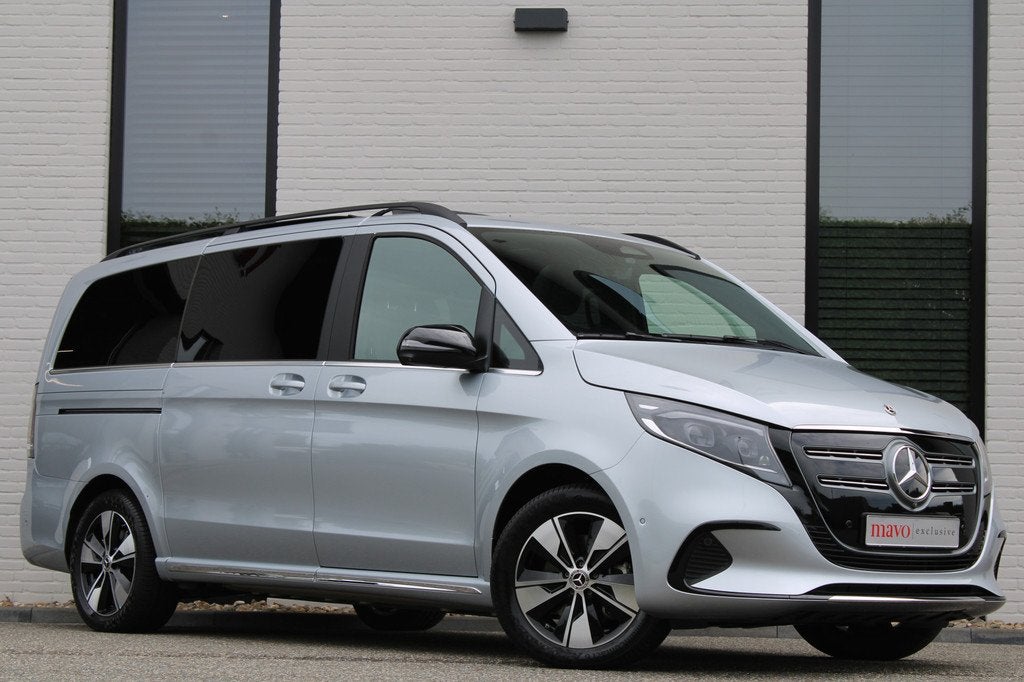 Mercedes-Benz EQV 300 L2 / AMG / Luchtvering / Panorama / 7-, Auto's, Mercedes-Benz, Gebruikt, Overige carrosserieën, Met garantie (alle)