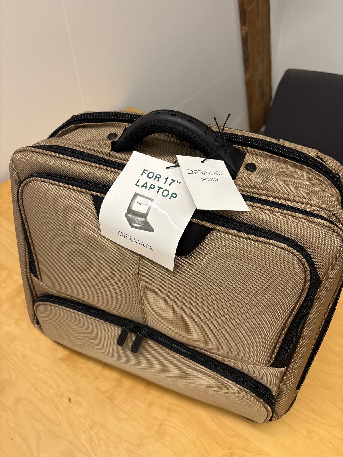 Dermata Trolleytas voor 17 inch laptop - Nieuw, Computers en Software, Laptoptassen, Beige, Gevoerd laptopvak, Trolleytas, 17 inch of meer