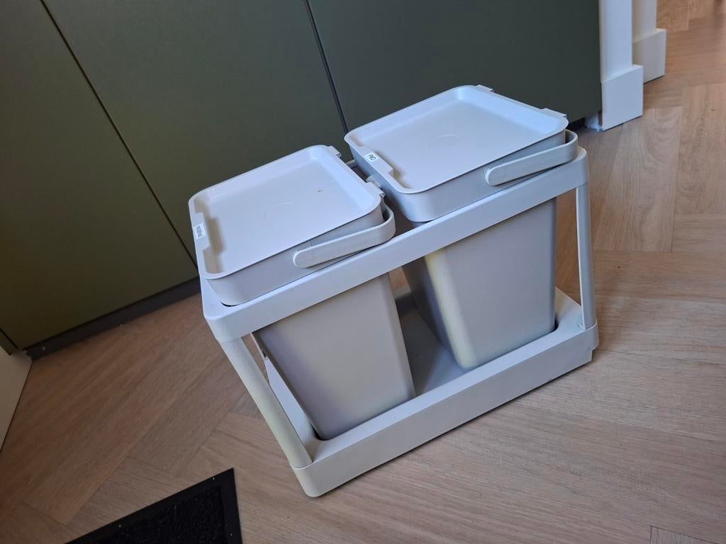 IKEA HÅLLBAR uittrekbaar afvalscheiding 2x20L lichtgrijs, Huis en Inrichting, Woonaccessoires | Prullenbakken, 20 tot 30 liter