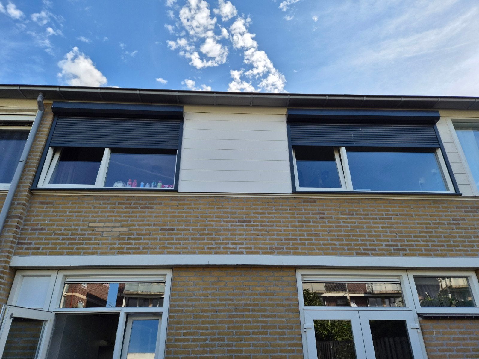 Twee Gebruikte Rolluiken - Diverse Maten, Zelf Demonteren, Doe-het-zelf en Verbouw, Ophalen, Gebruikt, Overige kleuren, 100 tot 150 cm