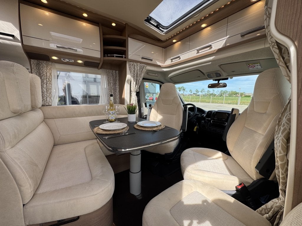 Carthago C-Tourer T 144 QB Automaat 2023 Queensbed, Caravans en Kamperen, Campers, Automaat, Standaard zit, Ringverwarming, Buitenlamp