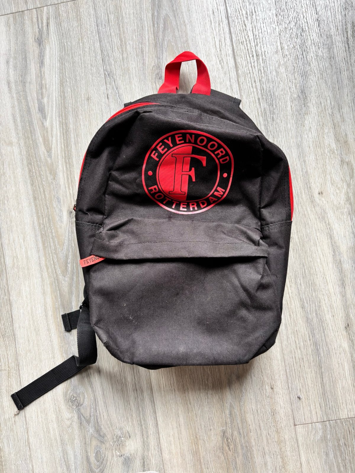 Feyenoord rugzak - Zwart met rood logo circa 35 cm, Overige merken, Gebruikt, 25 tot 40 cm, Ophalen of Verzenden
