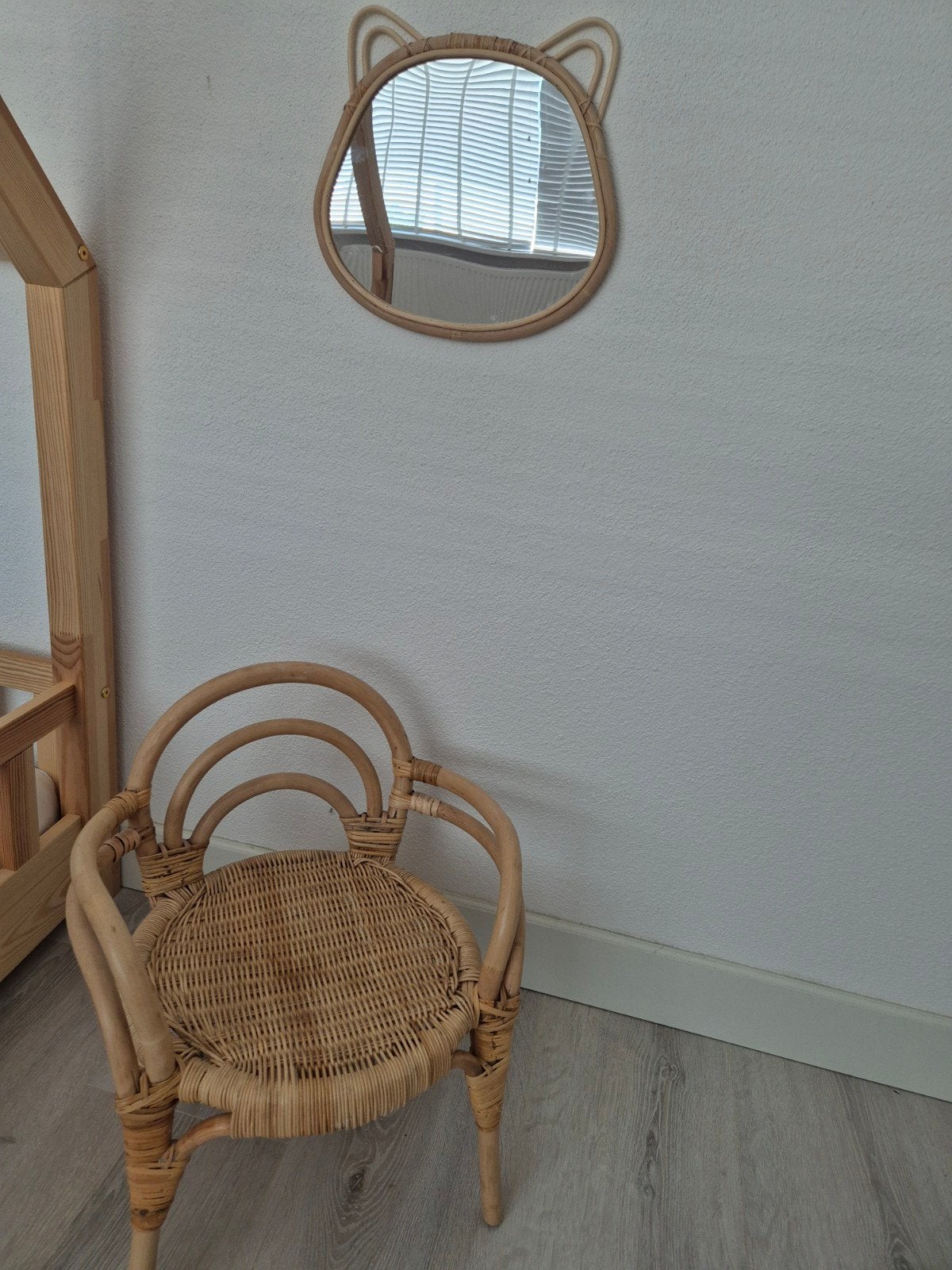 Rotan stoeltje en berenspiegel voor kinder-/peuterkamer, Ophalen, Zo goed als nieuw, Stoel