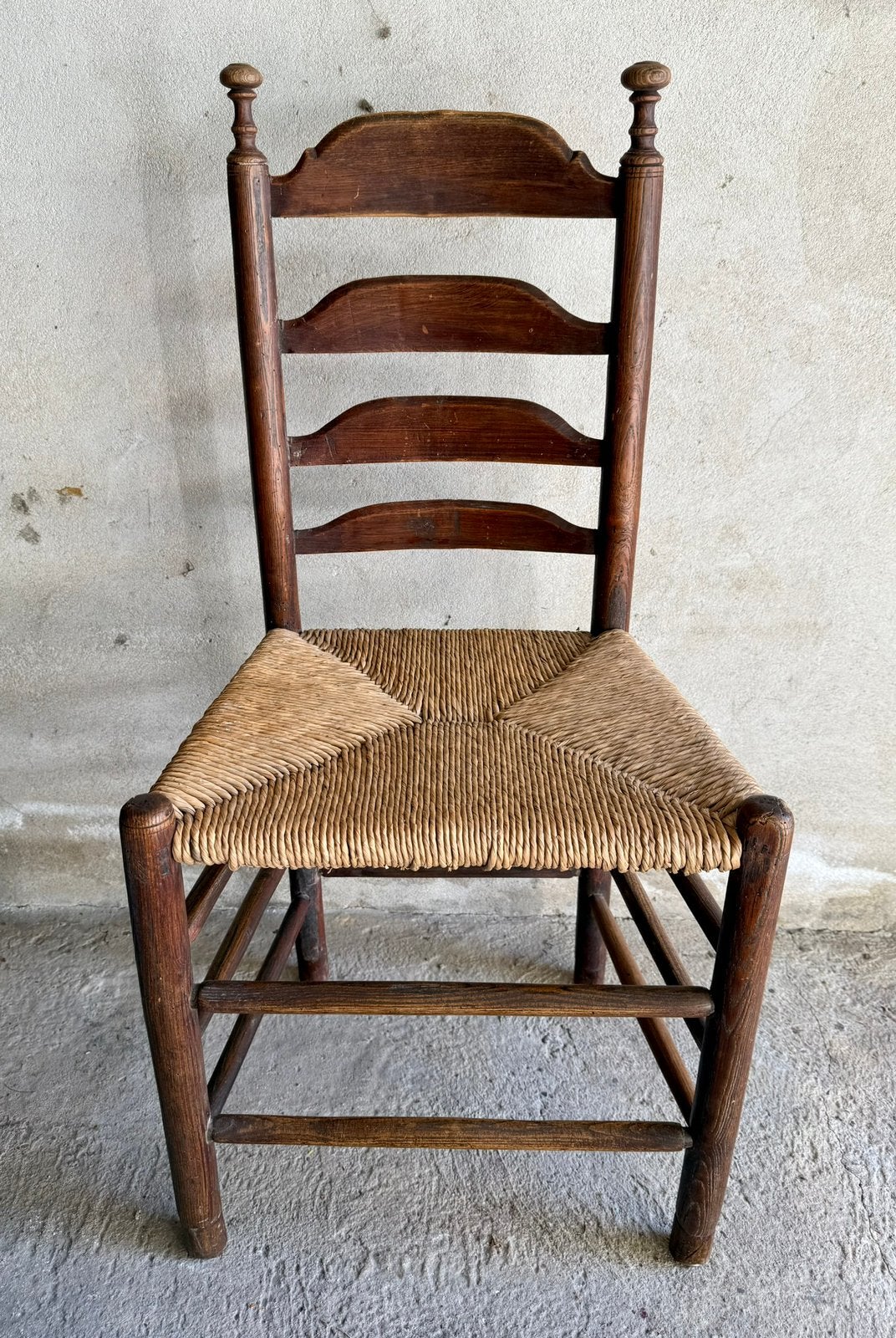 Antieke houten kerkstoel met rieten zitting, Ophalen