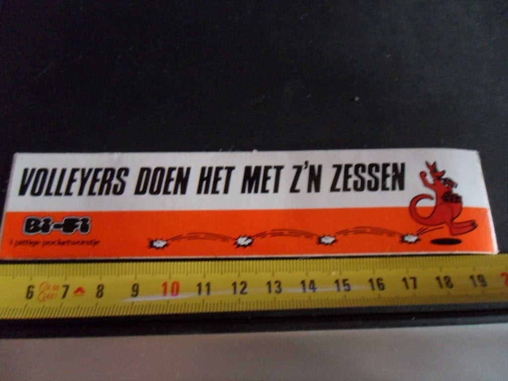 sticker Volleyers doen het met z'n zessen BI-FI Pocketworst, Ophalen, Zo goed als nieuw