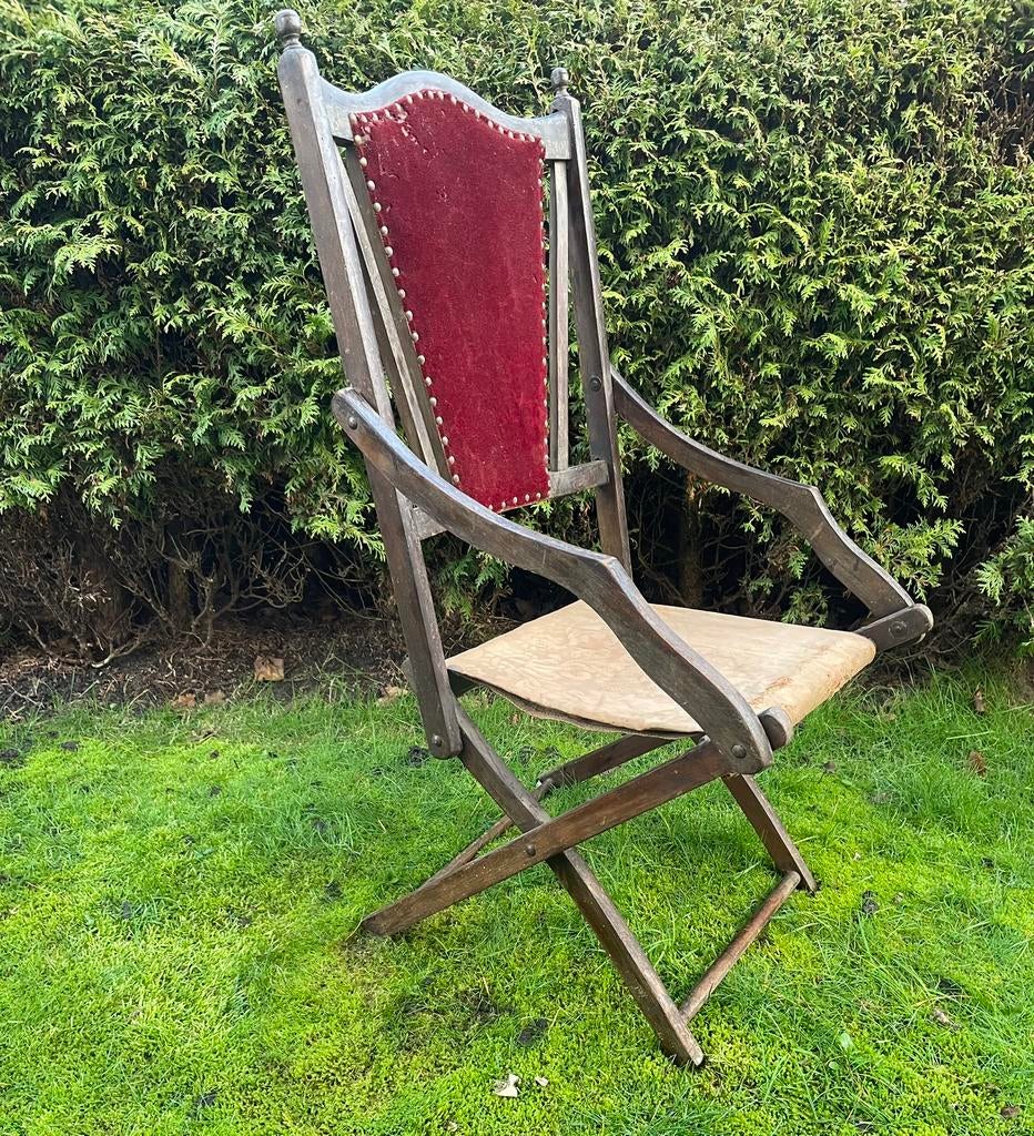 Vintage inklapbare houten stoel met rode bekleding, Huis en Inrichting, Stoelen, Ophalen, Gebruikt, Stof, Eén