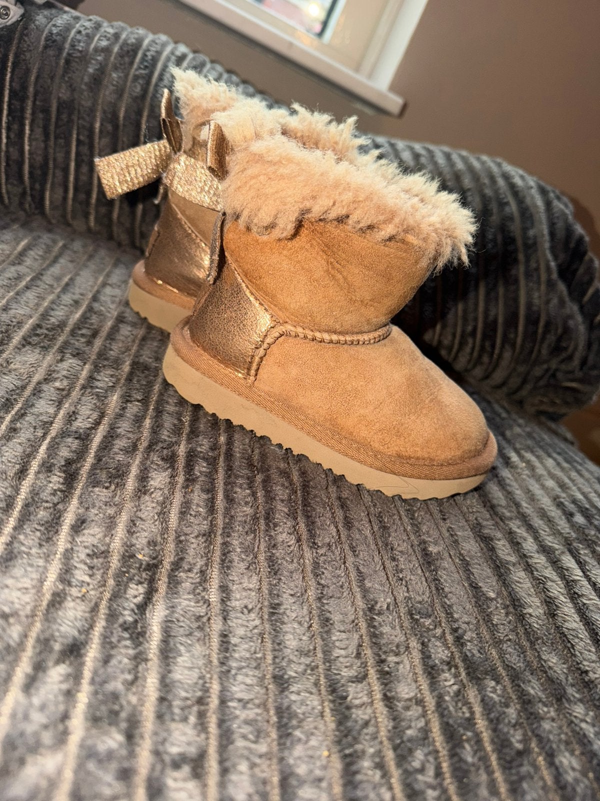 UGG 23,5, Ophalen of Verzenden, Zo goed als nieuw, Meisje, Laarsjes