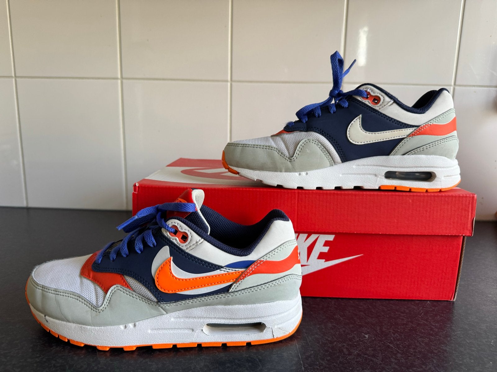 Nike Air Max 1 SE Upside Down (GS) - Maat 37.5Y, Ophalen of Verzenden, Zo goed als nieuw, Jongen of Meisje, Schoenen