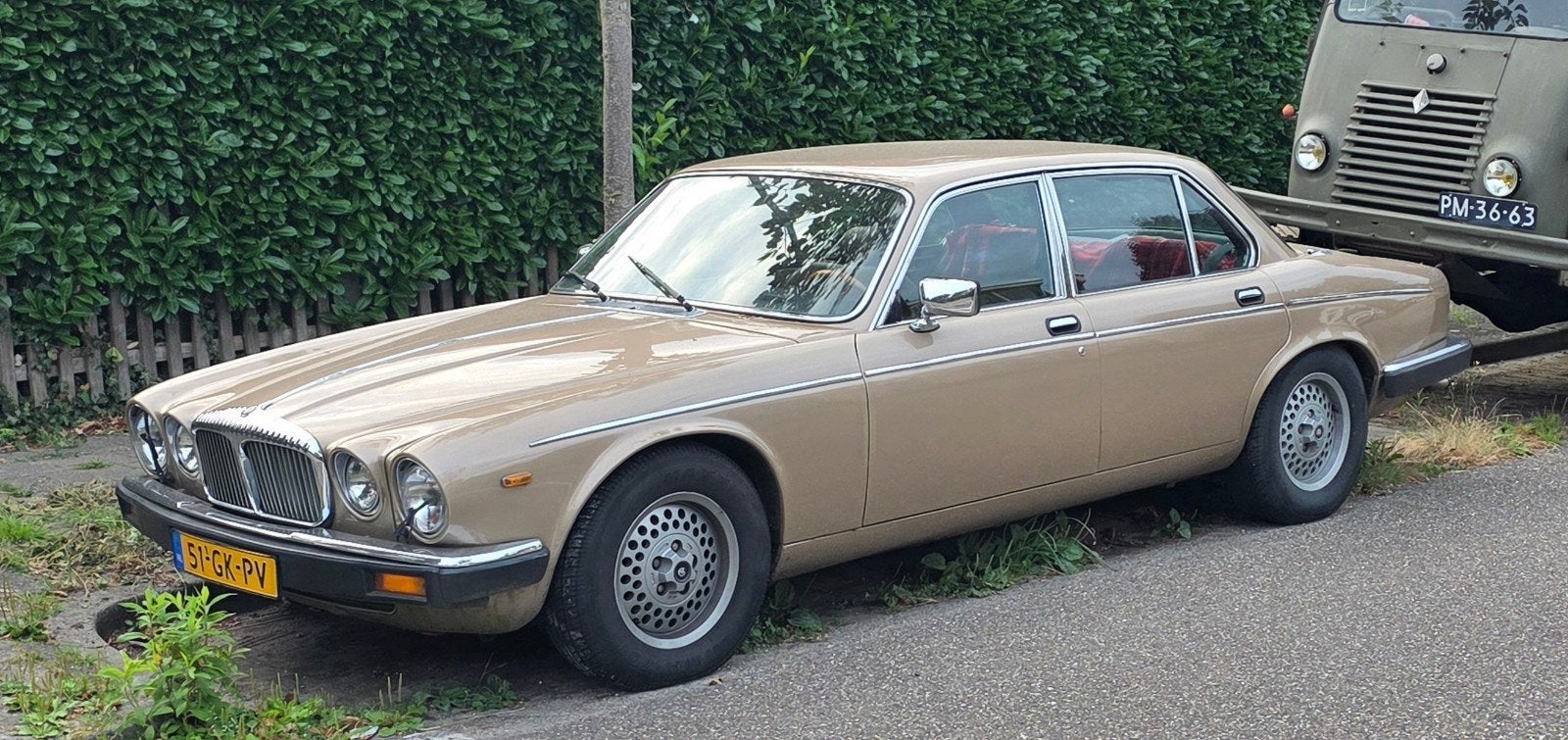 Daimler Double-six 1981 met APK, Auto's, Oldtimers, Particulier, Benzine, Sedan, Automaat, Geïmporteerd, Bruin, Achterwielaandrijving