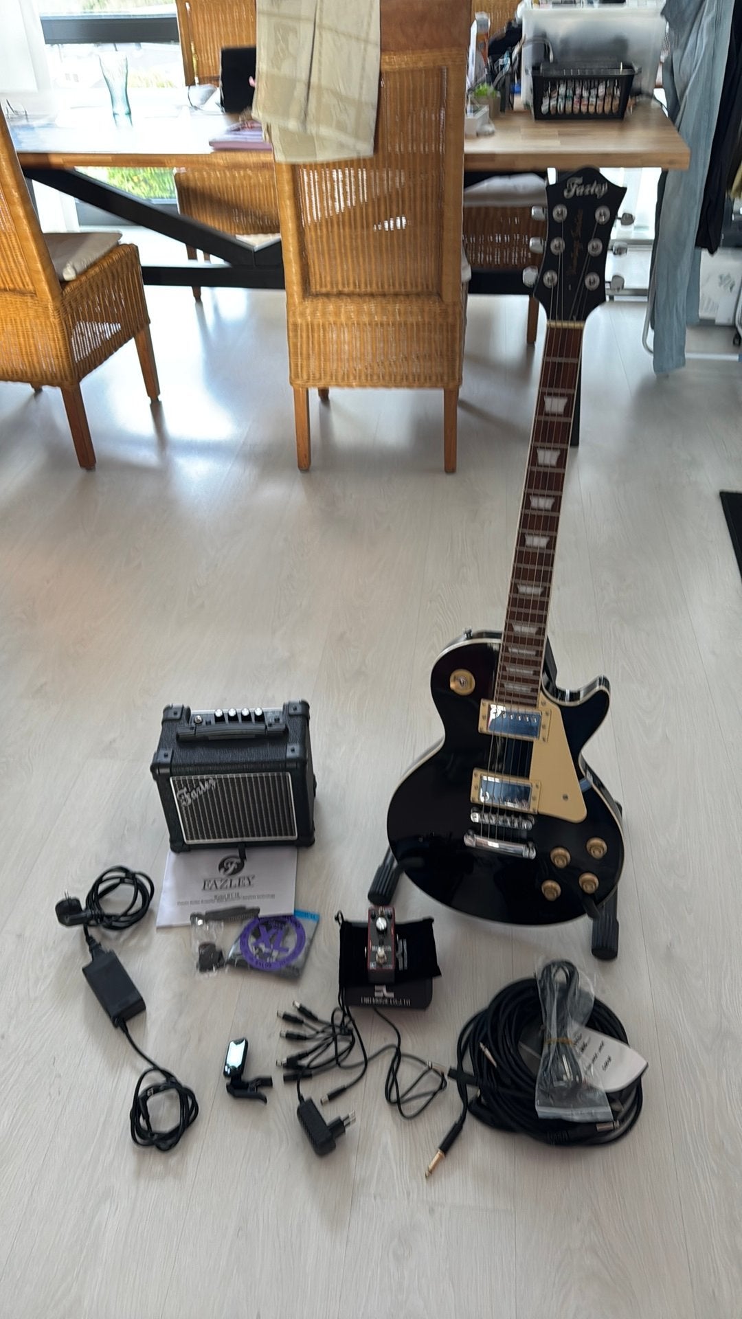 Mooie starters set voor gitaar spelen, Muziek en Instrumenten, Met versterker, Zo goed als nieuw, Solid body, Ophalen