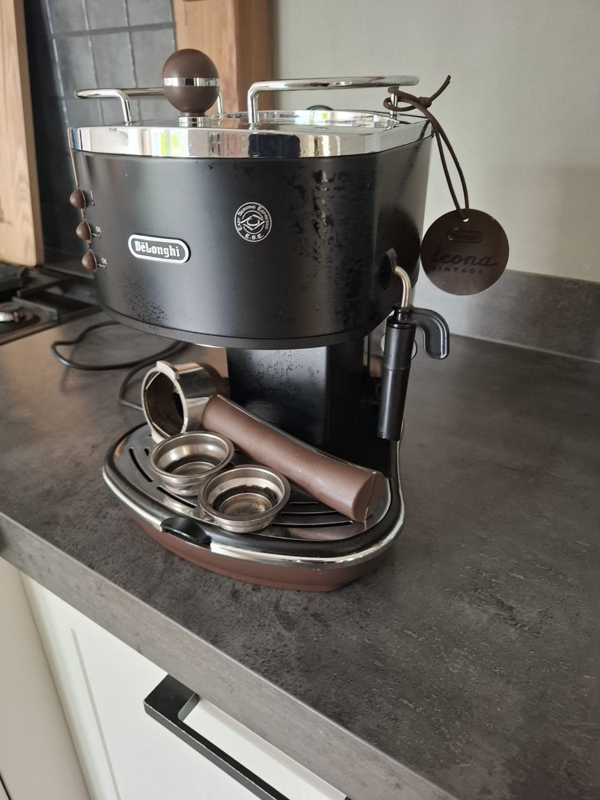 De'Longhi Icona Vintage Espresso Apparaat - Zwart/Bruin, Espresso apparaat, Gemalen koffie, Zo goed als nieuw, 2 tot 4 kopjes